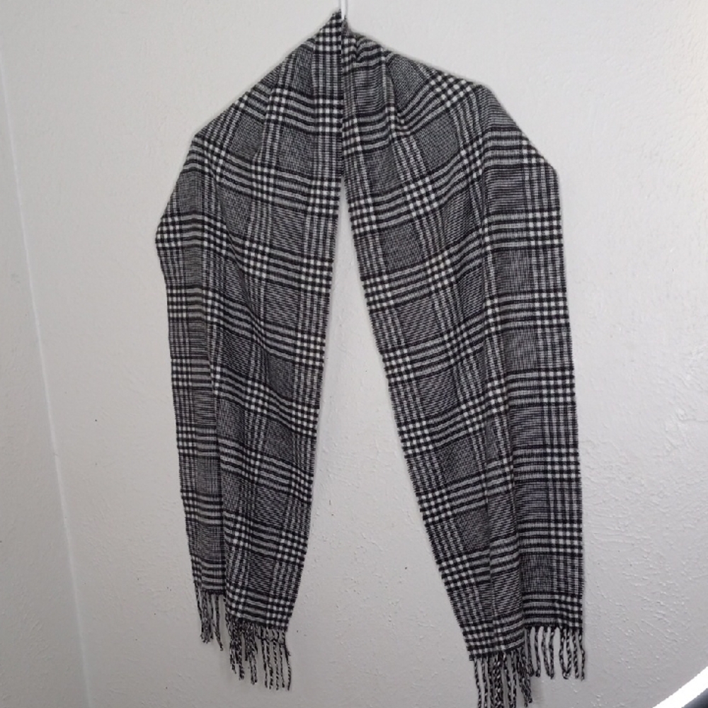 100% CASHMERE SCARF GREAT CONDITION, LARGE SIZE, SCOTLAND.